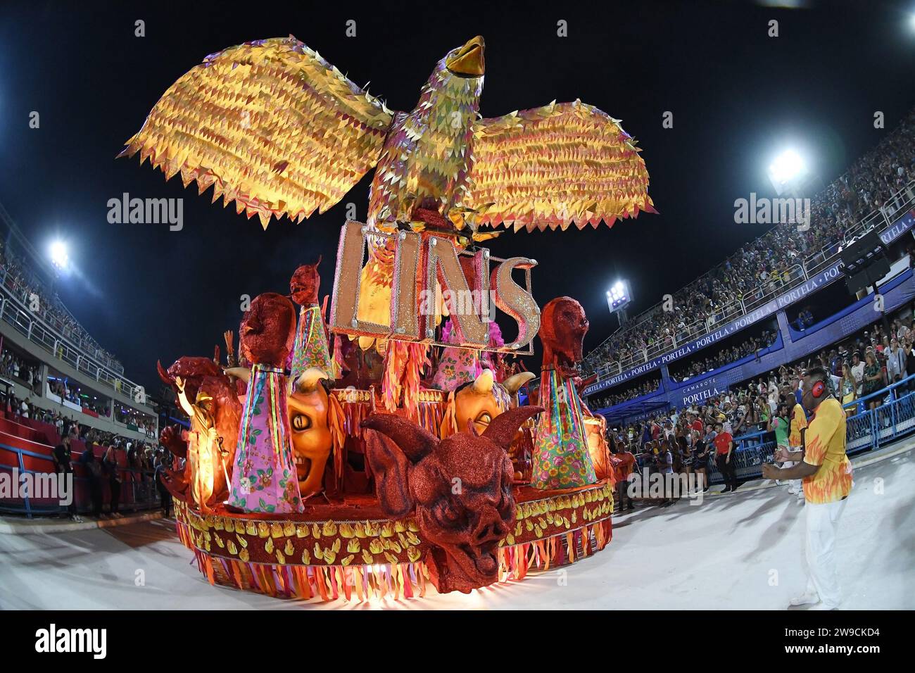 Rio de Janeiro, Brasile, 19 febbraio 2023. Sfilata delle scuole di samba della serie Gold, durante il carnevale nella città di Rio de Janeiro. Foto Stock