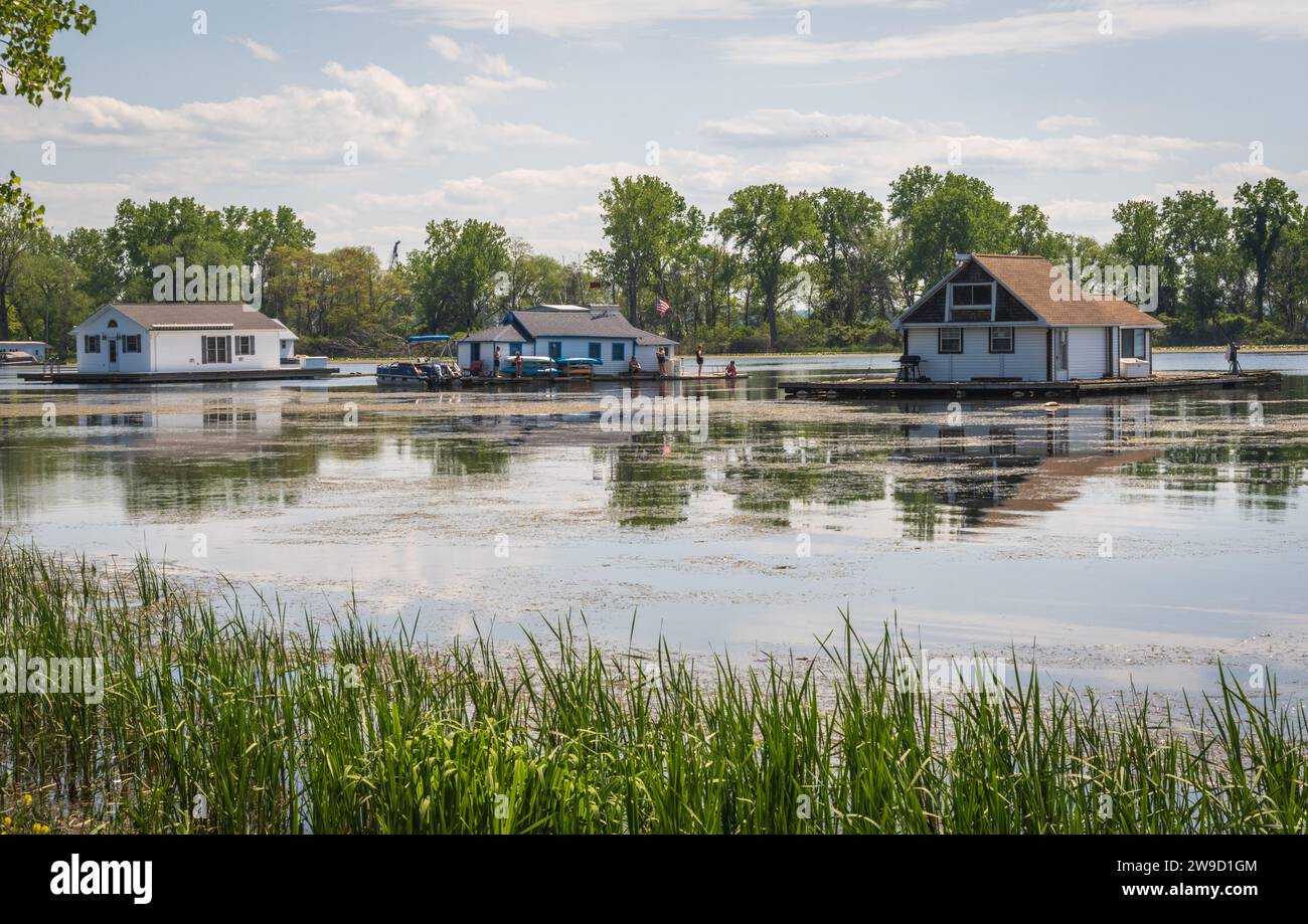 Le case galleggianti di Horseshoe Pond al Presque Isle State Park, Erie, Pennsylvania Foto Stock