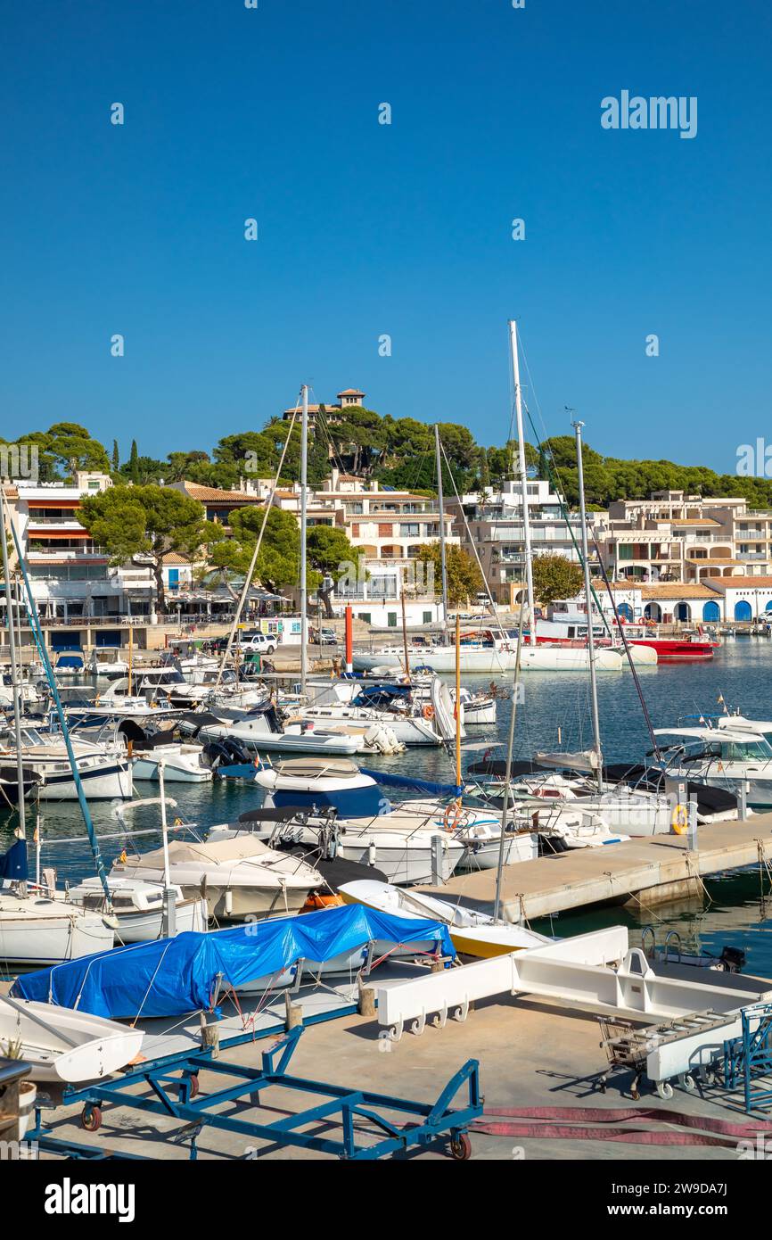 Vista del porto di Cala Rajada, isola di Maiorca, Spagna Foto Stock