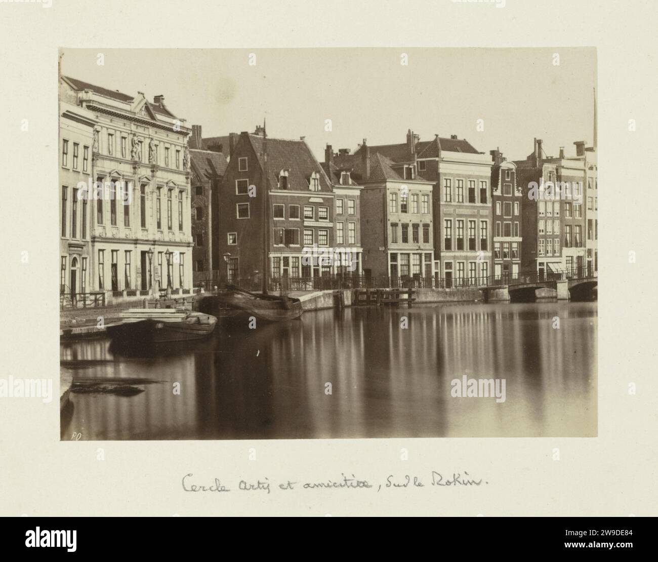 Arte e amicizia, Rokin, Amsterdam, c. 1855 - nel o prima del 1860 fotografare Amsterdam carta albumen stampare canali, acque (in città) Arte e amicizia. Rokin Foto Stock