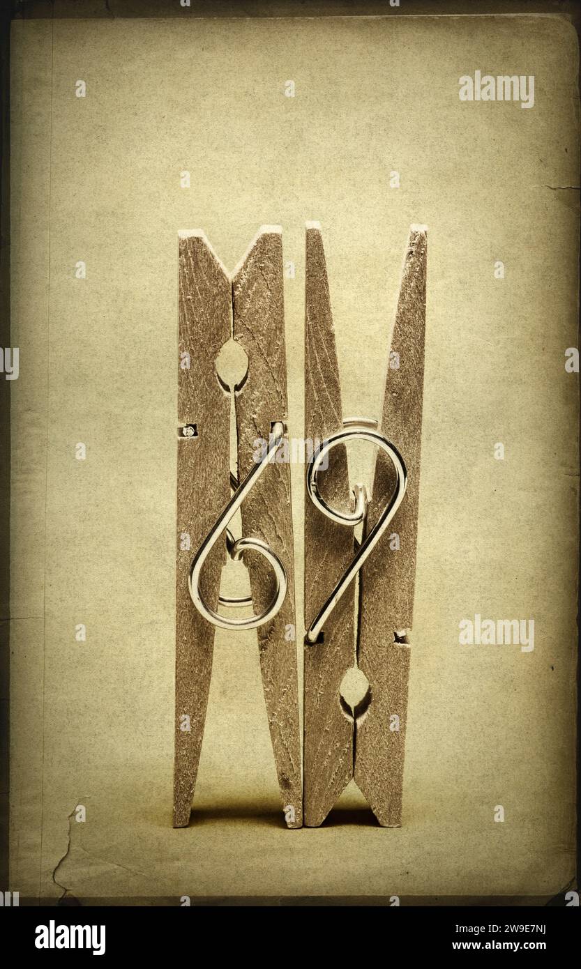 Due pedine in legno con rivestimento in tessuto Foto Stock