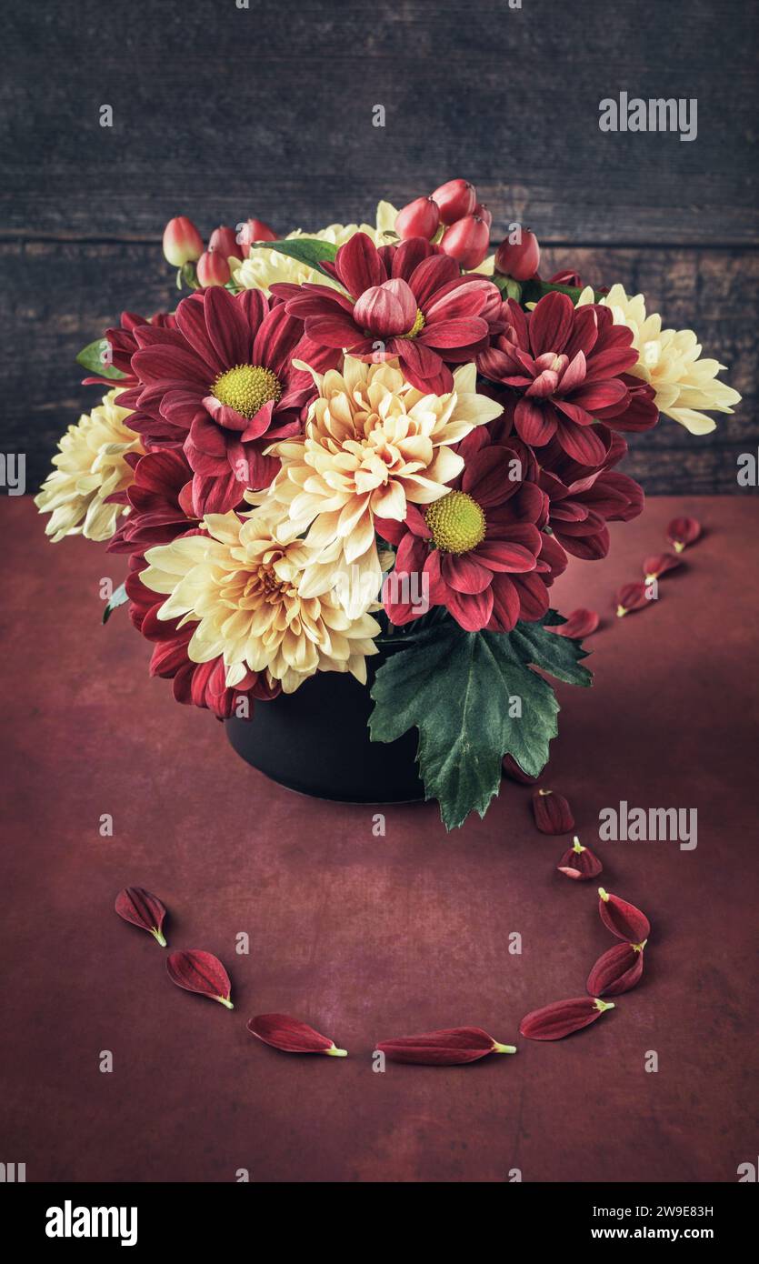Bouquet autunnale di crisantemi Foto Stock