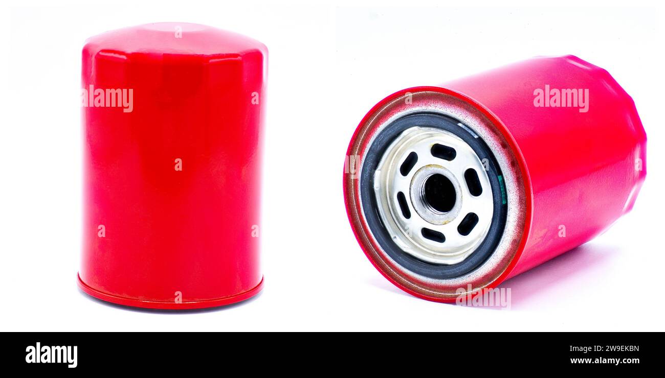 Filtro olio auto generico sfondo bianco isolato, vista laterale primo piano di colore rosso. Manutenzione del motore del veicolo o del motore a due viste Foto Stock