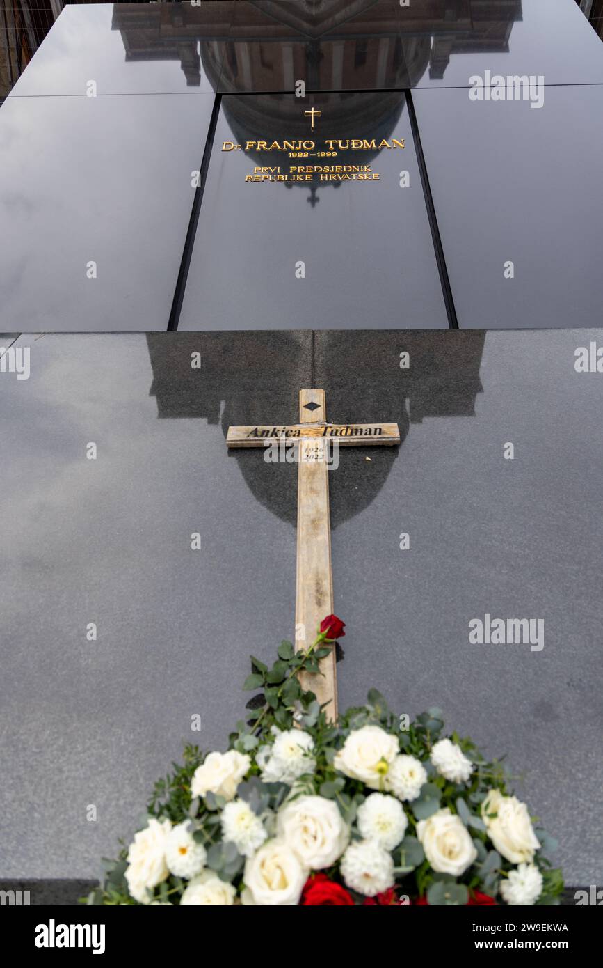 Tomba recente di Ankica Žumbar, la First Lady di Croazia, moglie dell'ex presidente croato Franjo Tuđman nel cimitero He Mirogoj di Zagabria Foto Stock