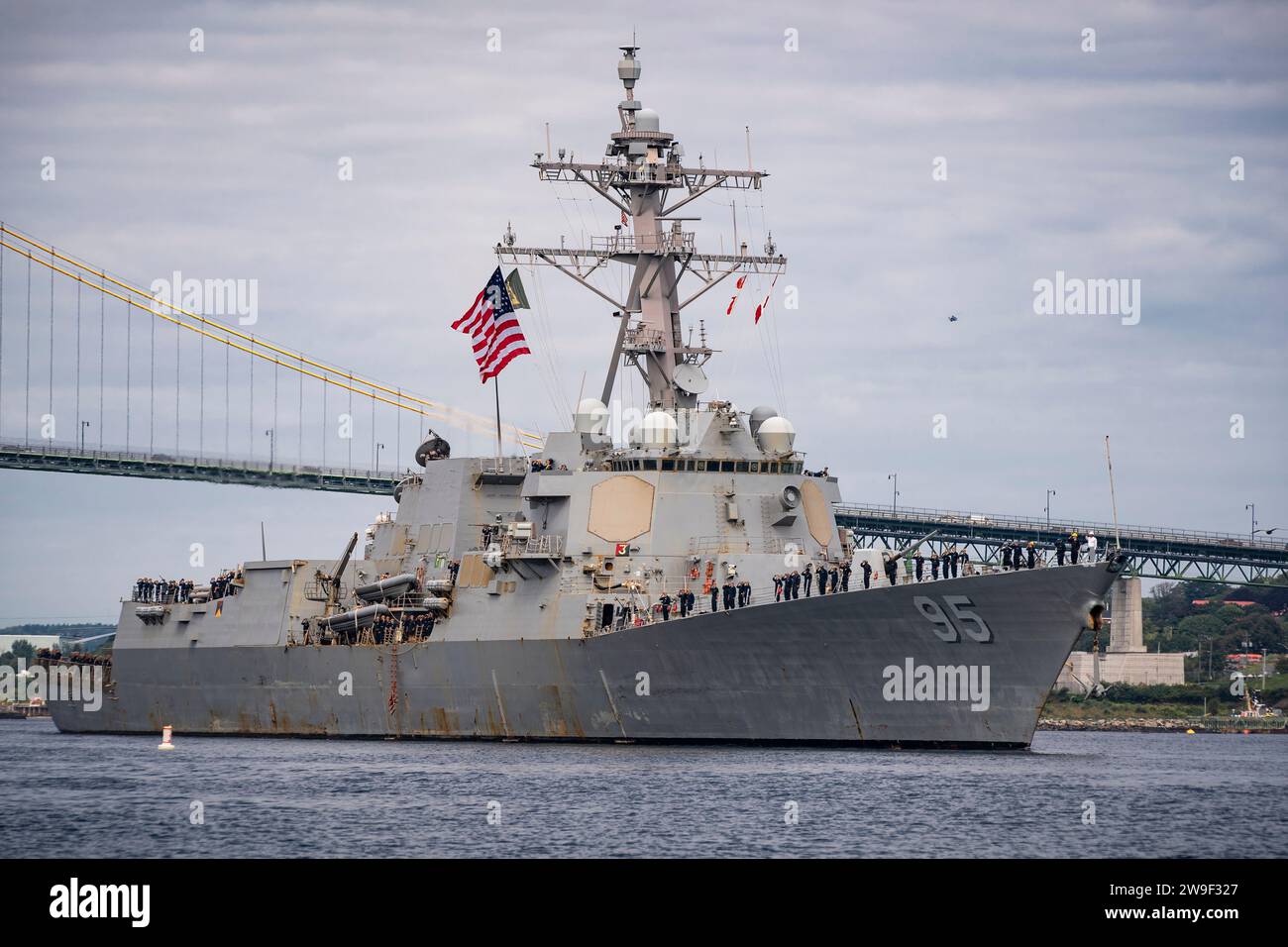 Il cacciatorpediniere USS James e Williams a Halifax, nuova Scozia, per la prima Halifax International Fleet Week. Foto Stock