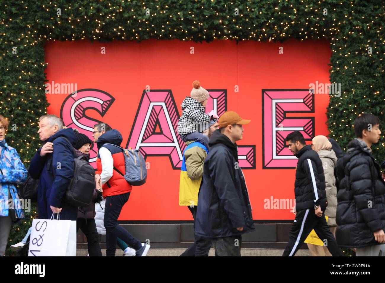 Vendite del giorno di Santo Stefano 2023 a Oxford Street, Londra, Regno Unito Foto Stock