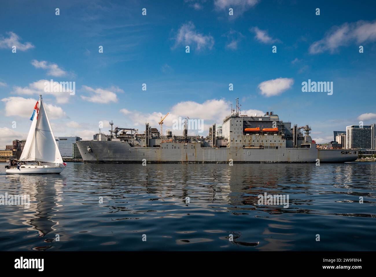La nave navale degli Stati Uniti USNS William McLean è in corso nel porto di Halifax durante la Fleet Week 2023. Foto Stock
