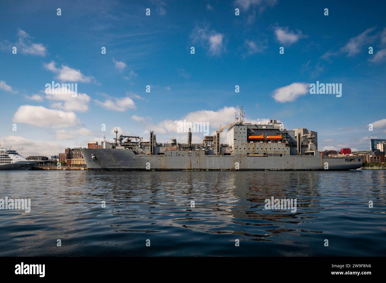 La nave navale degli Stati Uniti USNS William McLean è in corso nel porto di Halifax durante la Fleet Week 2023. Foto Stock