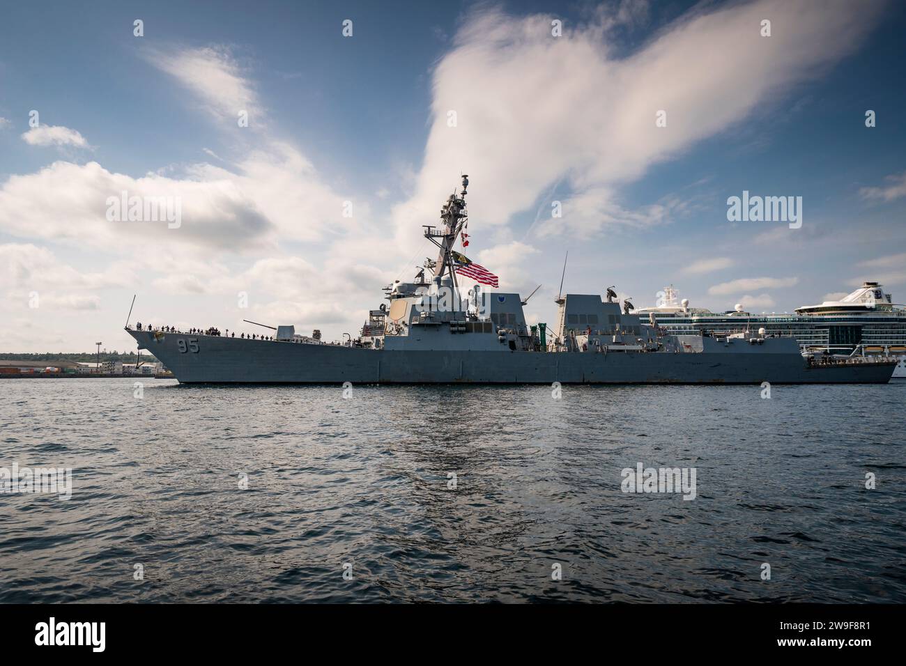Il cacciatorpediniere USS James e Williams a Halifax, nuova Scozia, per la prima Halifax International Fleet Week. Foto Stock