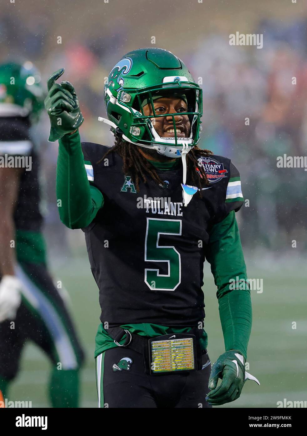 Annapolis, MD, USA. 27 dicembre 2023. Tulane Green Wave WR n. 5 Yulkeith Brown durante il Go Bowling Military Bowl tra Tulane Green Wave e Virginia Tech Hokies al Navy-Marine Corp Memorial Stadium di Annapolis, Maryland. Justin Cooper/CSM/Alamy Live News Foto Stock