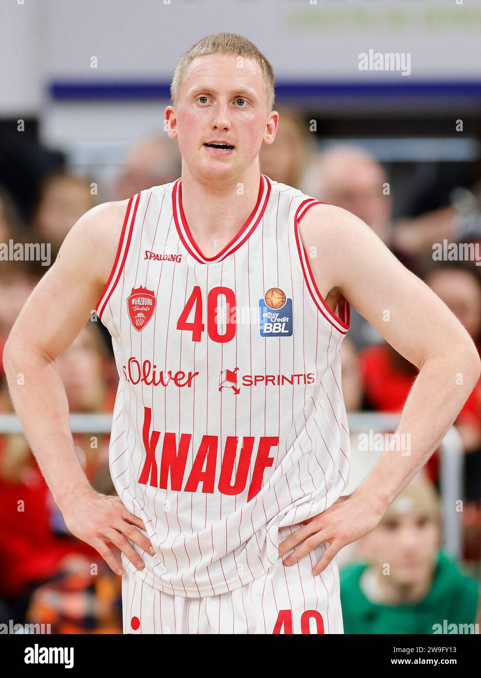 Bamberg, Deutschland. 27 dicembre 2023. Bild: Collin Welp (Wuerzburg Baskets, 40). 27.12.2023, pallacanestro, BBL, Bamberga Basket - Wuerzburg Baskets, GER, Bamberg, Brose Arena. Credito: dpa/Alamy Live News Foto Stock