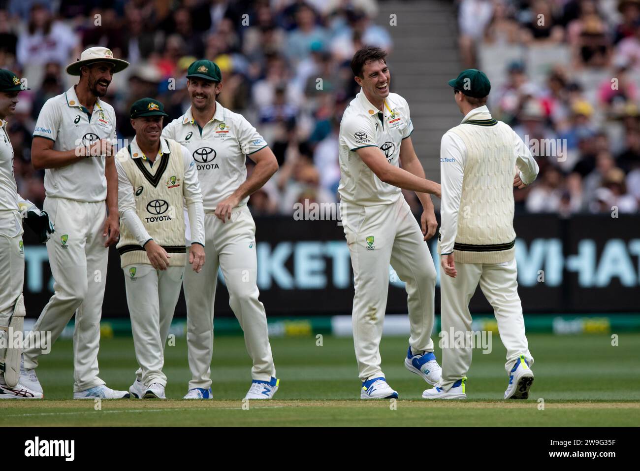 Melbourne, Australia, 28 dicembre 2023. L'Australia festeggia l'uscita di Mohammad Rizwan dal Pakistan durante il giorno 3 del test del giorno 3 del Boxing Day - Day 3 match tra Australia e Pakistan al Melbourne Cricket Ground il 28 dicembre 2023 a Melbourne, in Australia. Crediti: Dave Hewison/Speed Media/Alamy Live News Foto Stock