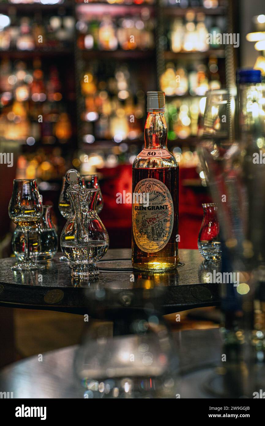 Glen Grant whisky al Bertie's Whisky Bar, Fife Arms, Braemar, Scozia. Foto Stock
