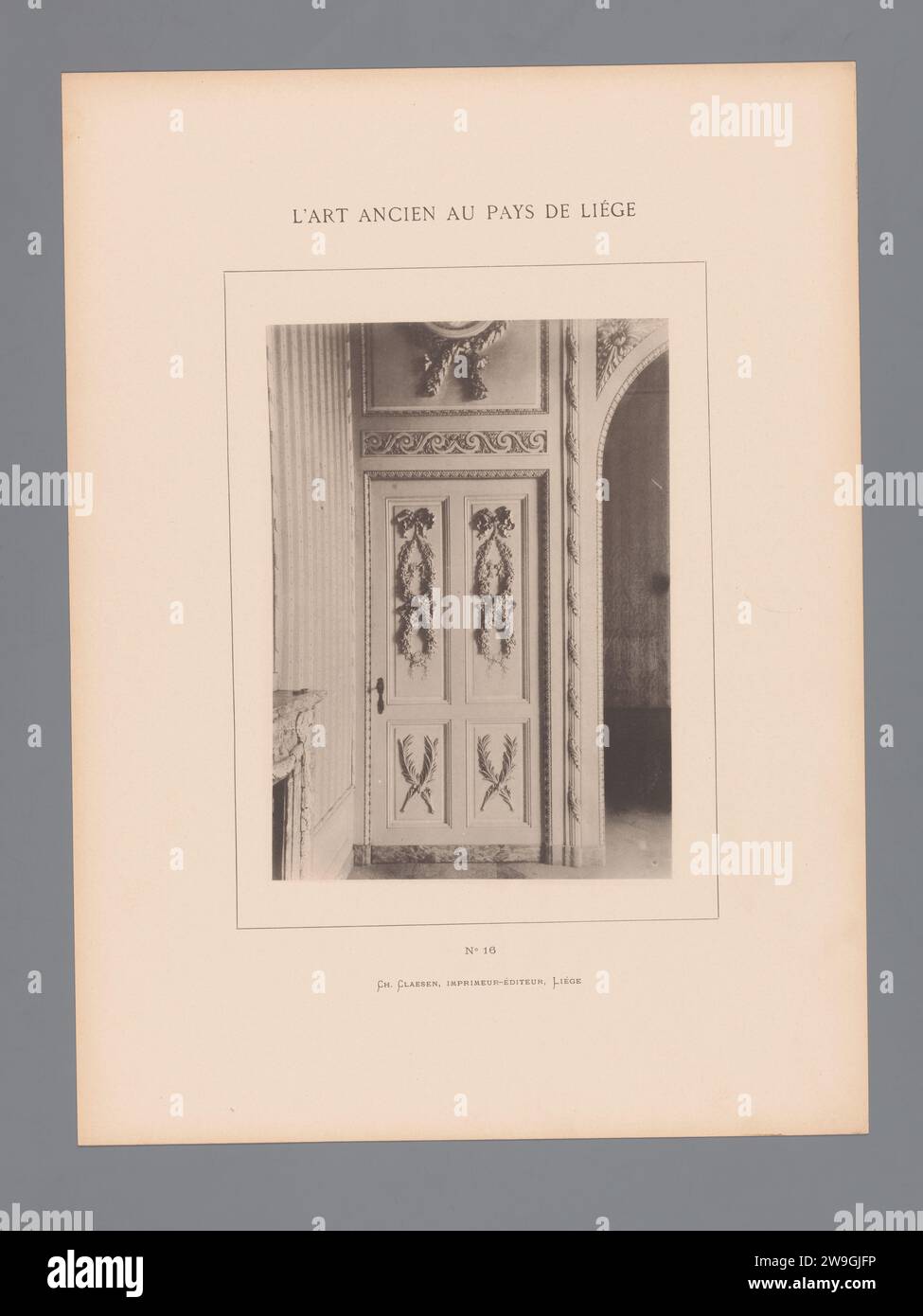Porta decorata nella vecchia prefettura di Liegi, Belgio, Anonimo, c. 1879 - in o prima del 1884 stampa fotomeccanica questa stampa fa parte di una copertina con venti stampe, un frontespizio e un elenco di immagini. Collotipo di carta Liegi all'interno della casa. Porta chiusa Liegi Foto Stock