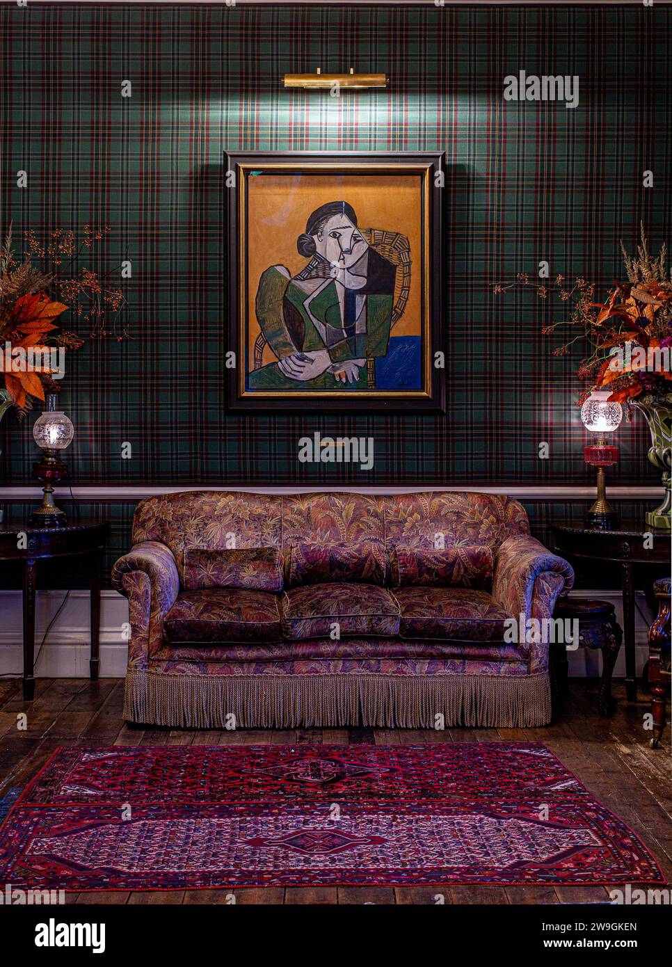 The Five Arms, The Drawing Room, Femme assise dans un fauteuil di Pablo Picasso (donna seduta su una poltrona), Foto Stock