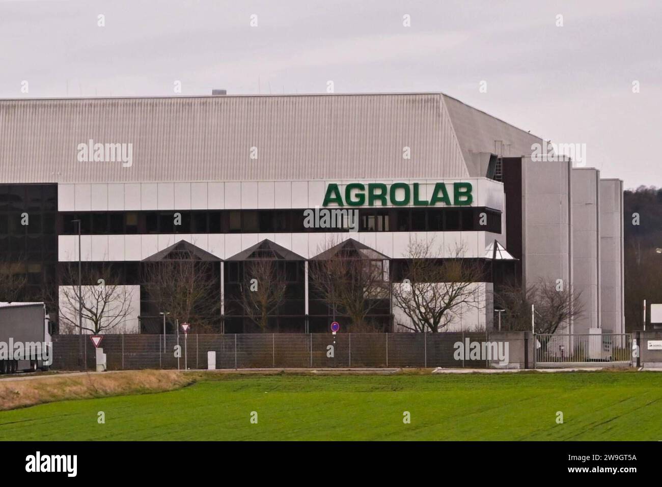 Gruppo Agrolab, Landshut. AGROLAB ist eine Laborgruppe für Umweltanalytik, Wasseranalytik, Agrarnalytik, Futtermittelanalytik und Lebensmittelanalytik *** Agrolab Group, Landshut AGROLAB è un gruppo di laboratorio per l'analisi ambientale, l'analisi delle acque, l'analisi agricola, l'analisi dei mangimi e l'analisi degli alimenti Foto Stock