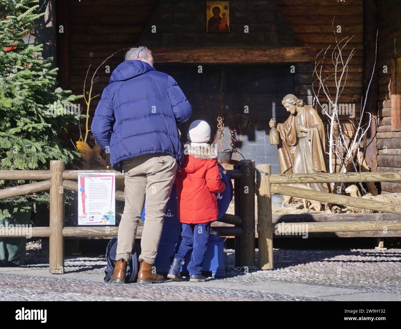 Bergamo, . 28 dicembre 2023. Meno coppie con figli, più coppie senza: Entro il 2042 solo una famiglia su quattro sarà composta da una coppia con figli, più di una su cinque non avrà alcun credito: Agenzia fotografica indipendente/Alamy Live News Foto Stock