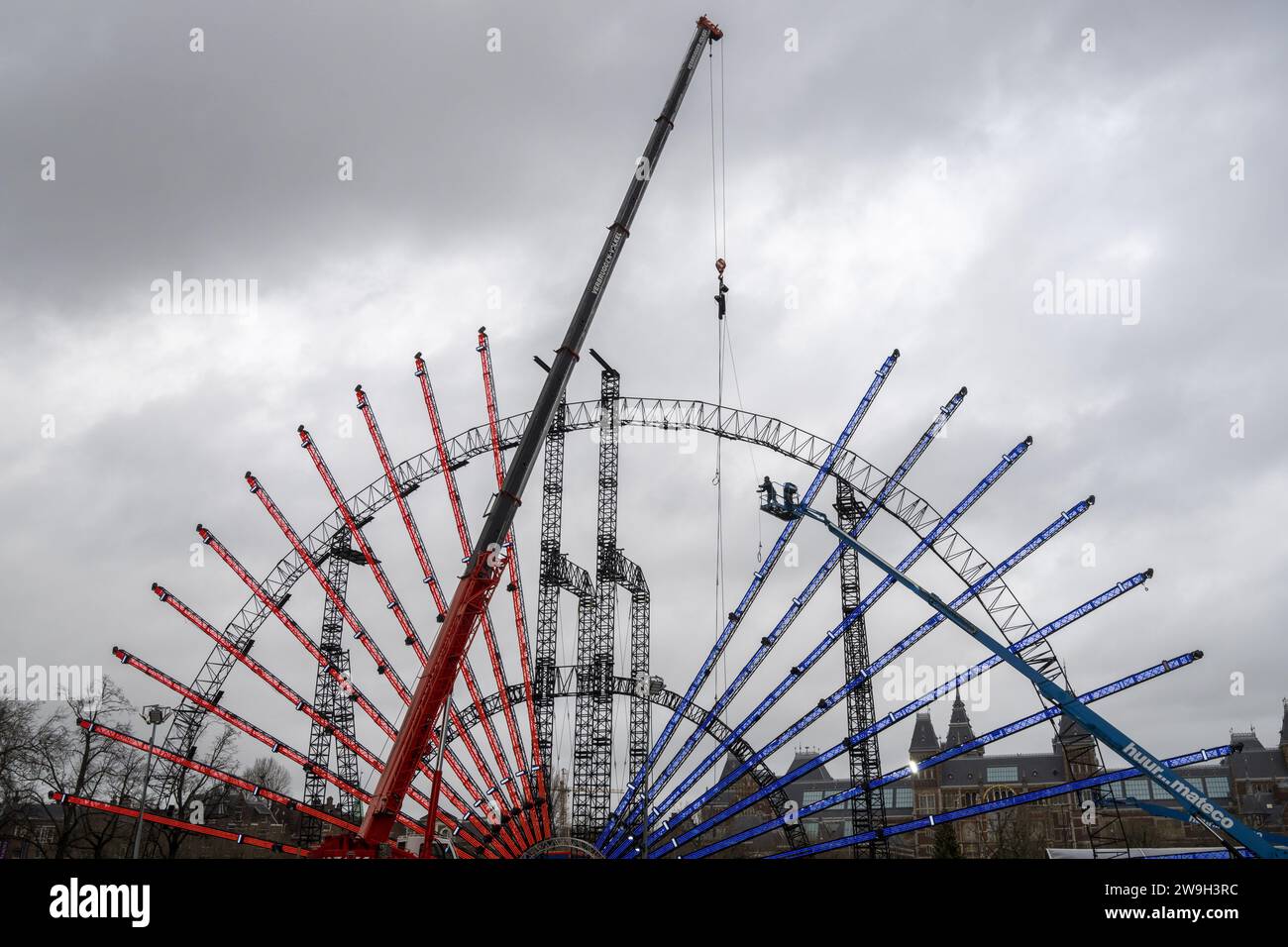 AMSTERDAM - a Museumplein sono in corso i preparativi per lo spettacolo di Capodanno dei fuochi d'artificio elettrici. L'evento segna l'inizio del nuovo anno con luci e fuochi d'artificio. ANP EVERT ELZINGA netherlands Out - belgio Out Foto Stock