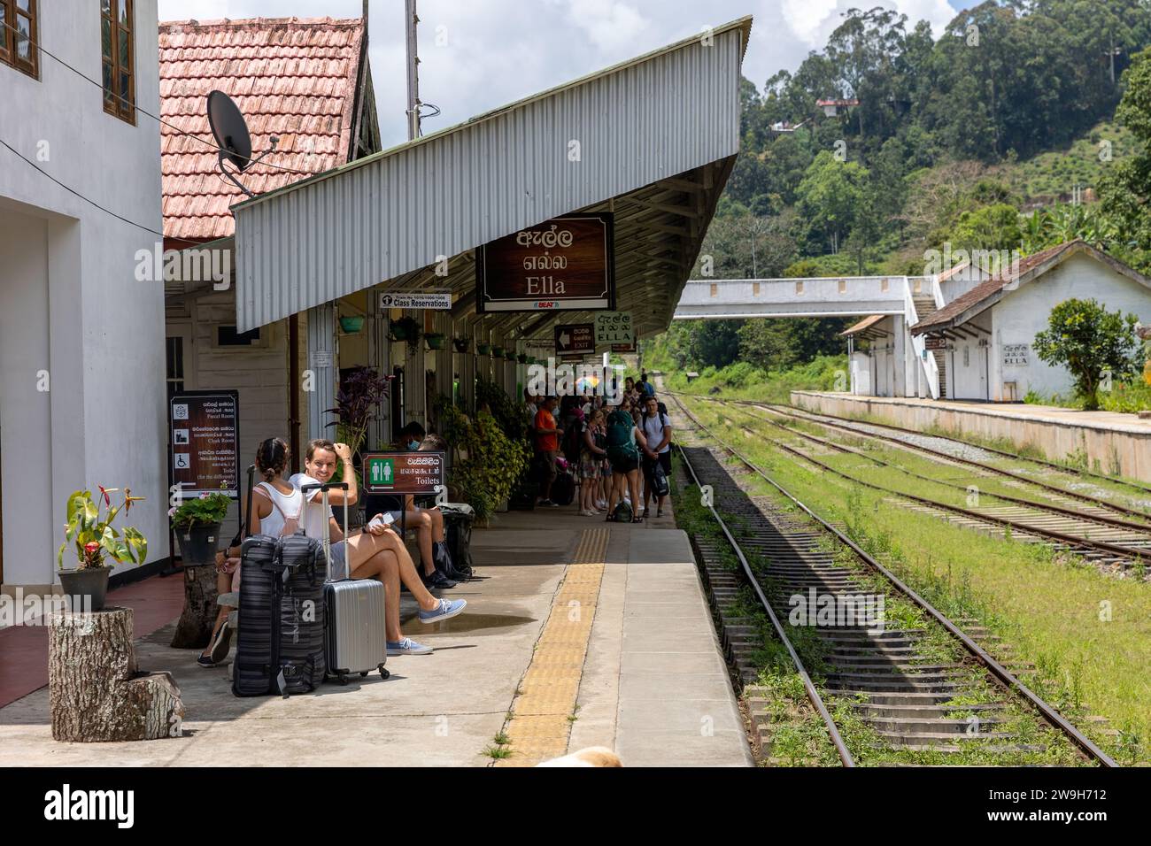 Viaggio in treno da Colombo a Kandy. Foto Stock