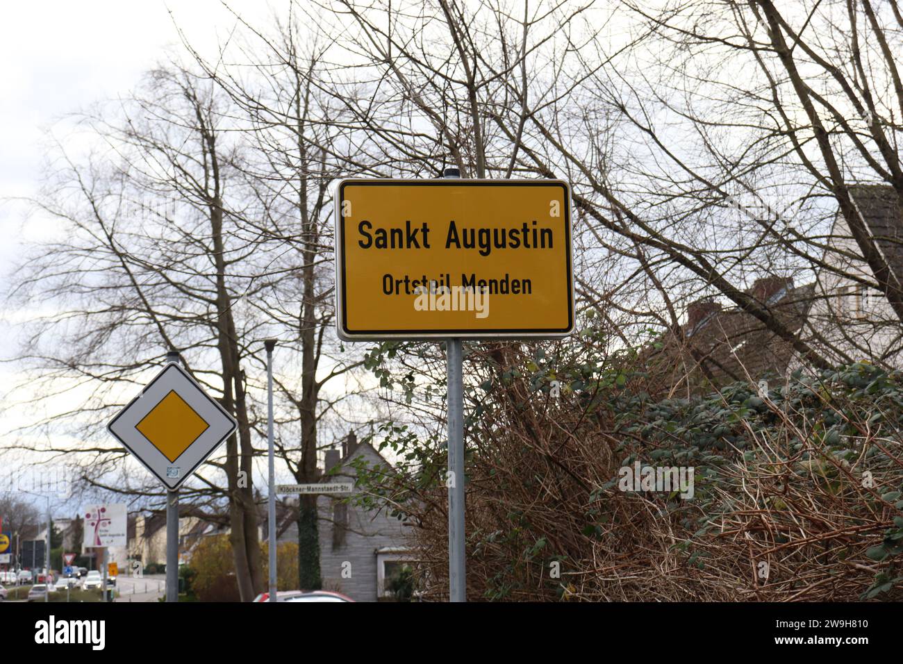 Hochwasserlage im Dezember 2023. Es stanjd alles unter Wasser. Bilder sind aus Menden & Troisdorf Foto Stock