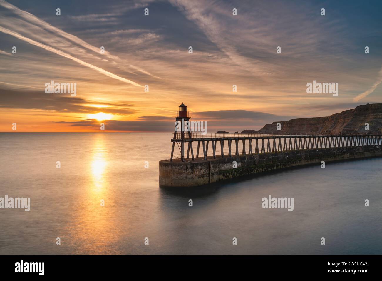 Alba sul porto di Whitby e sul fiume Eske a metà settembre 2018 Foto Stock