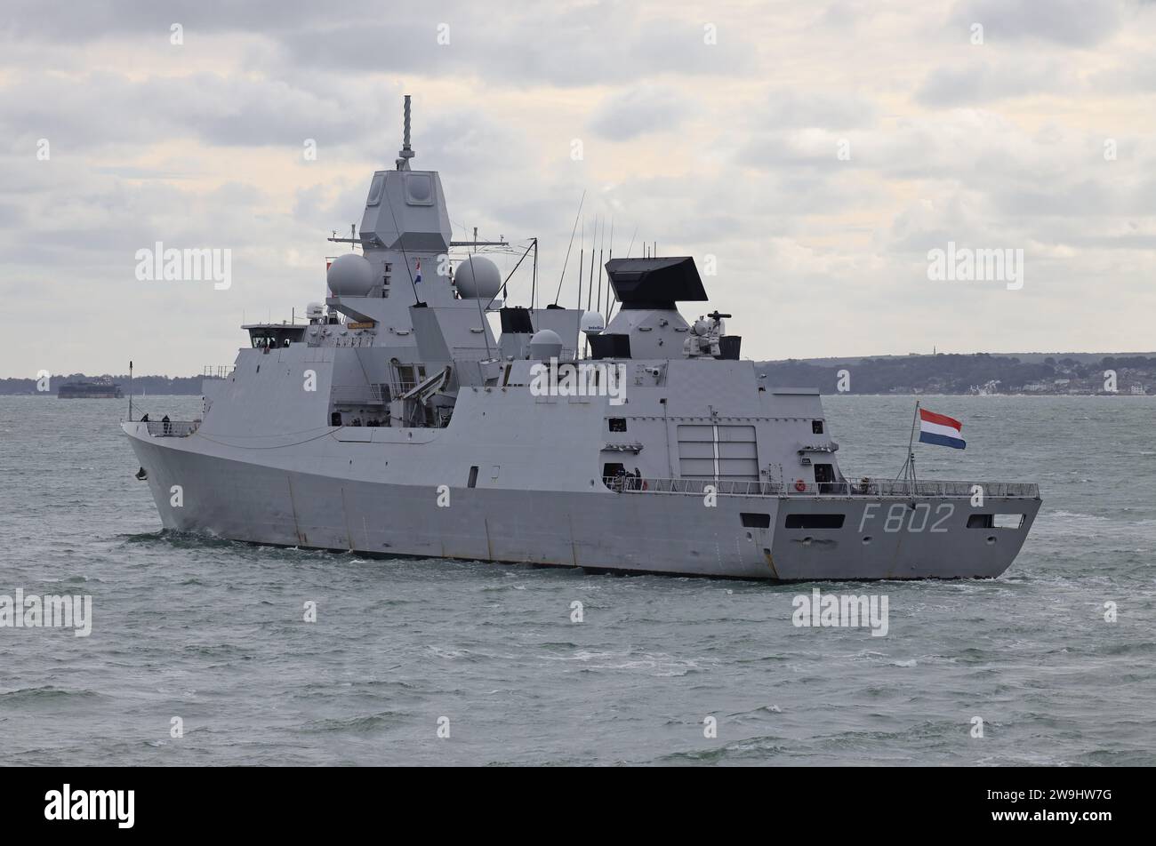 La fregata olandese HNLMS DE ZEVEN PROVINCIEN si dirige verso la Solent Foto Stock