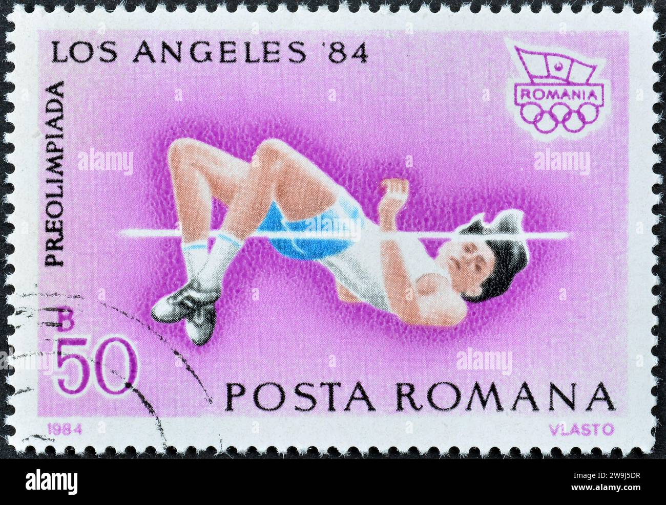 Francobollo annullato stampato dalla Romania, che mostra High Jump, Summer Olympics, Los Angeles 1984, circa 1984. Foto Stock