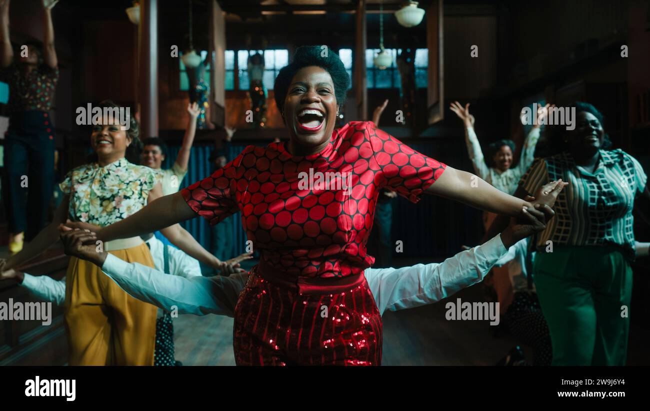 The Color Purple (2024) diretto da Blitz Bazawule e interpretato da Fantasia Barrino, Taraji P. Henson e Danielle Brooks. Una storia decennale di amore e resilienza e del viaggio di una donna verso l'indipendenza. Celie affronta molte difficoltà nella sua vita, ma alla fine trova forza e speranza straordinarie nei legami infrangibili della sorellanza. Pubblicità ancora ***SOLO USO EDITORIALE***. Credito: BFA / Warner Bros Foto Stock