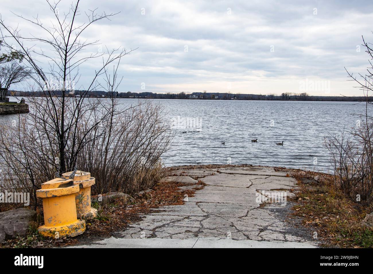 Il fiume Ottawa dal varo delle barche al Bellevue Park di Pincourt, Quebec, Canada Foto Stock