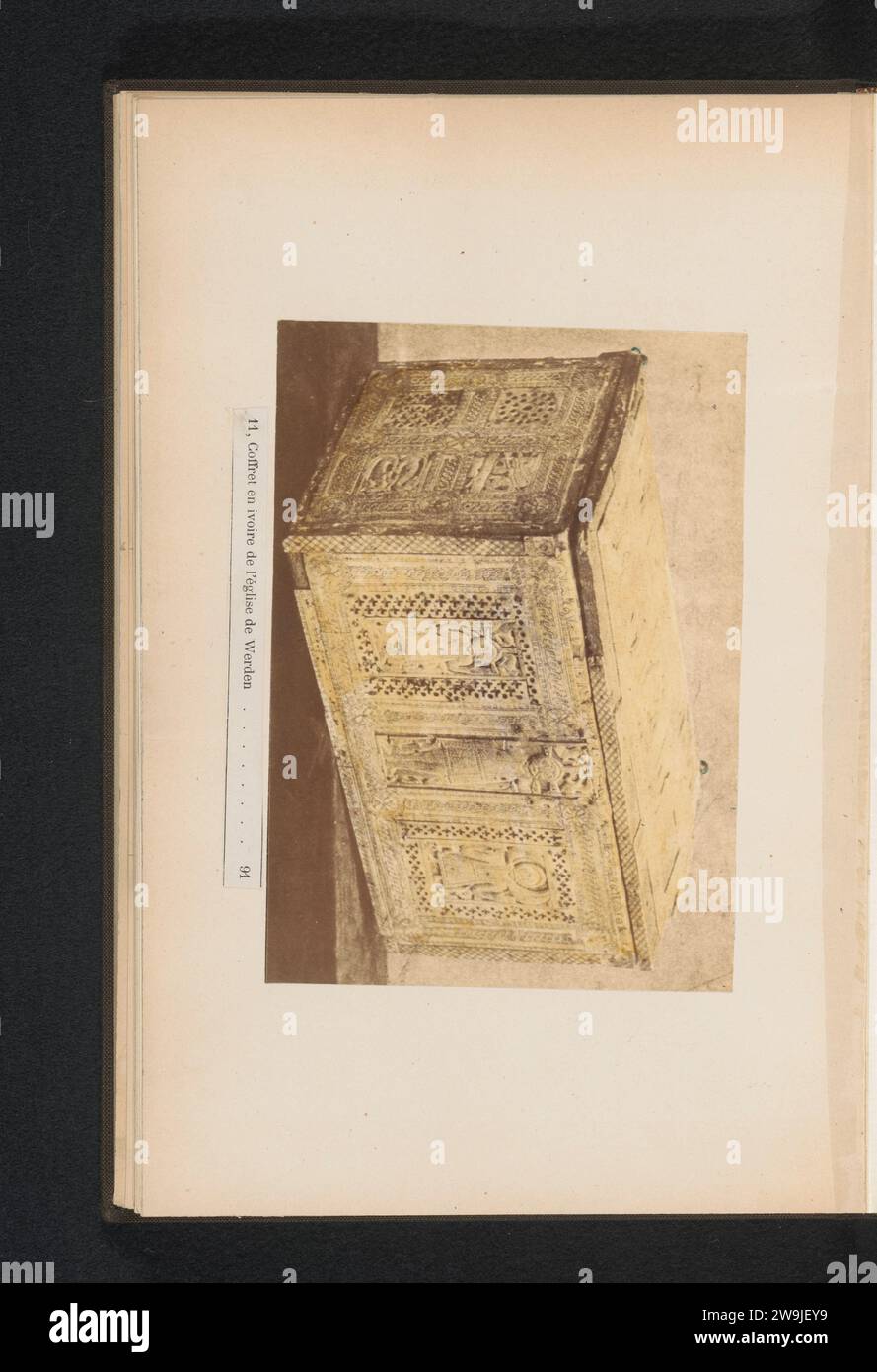 Ivoren Kist del Sint-Lusciuskerk di Essen-Werden, Anonymous, c. 1877 - in o prima del 1882 foto di supporto fotografico albume stampa petto, cassettiera Foto Stock