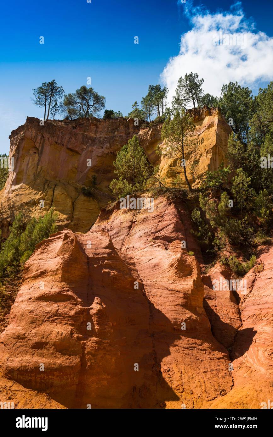 Red Rocks, le Sentier des Ocres, percorso naturalistico ocra, Roussillon, Département Vaucluse, Provenza, Provence-Alpes-Côte d'Azur, Francia, Europa Foto Stock