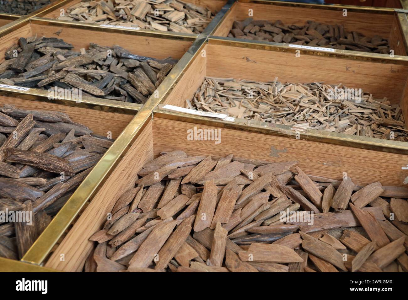 Oud aromatico in vendita in un bazar in Arabia Saudita Foto Stock