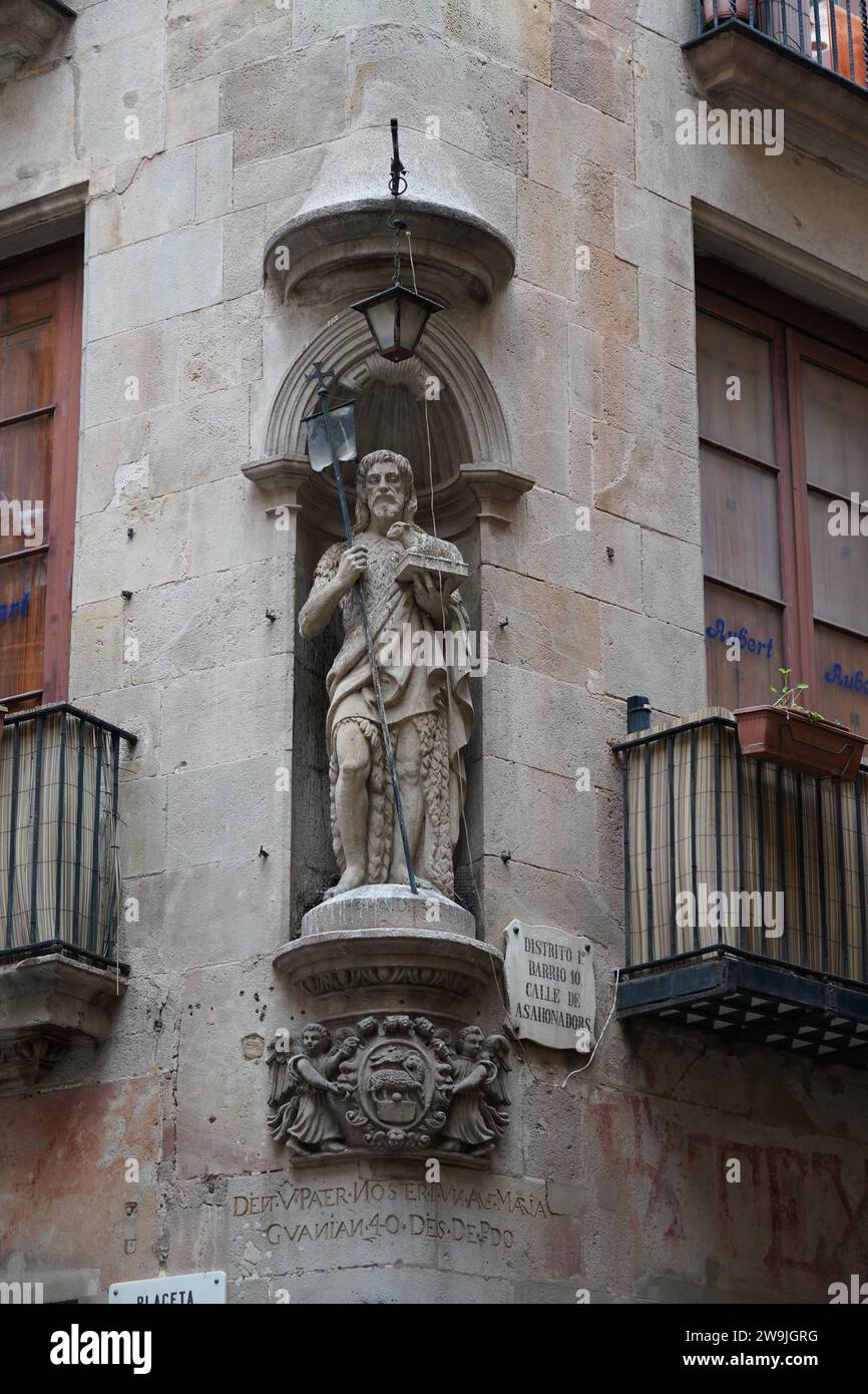 Santuario cristiano all'angolo della strada a Barcellona in Catalogna Foto Stock