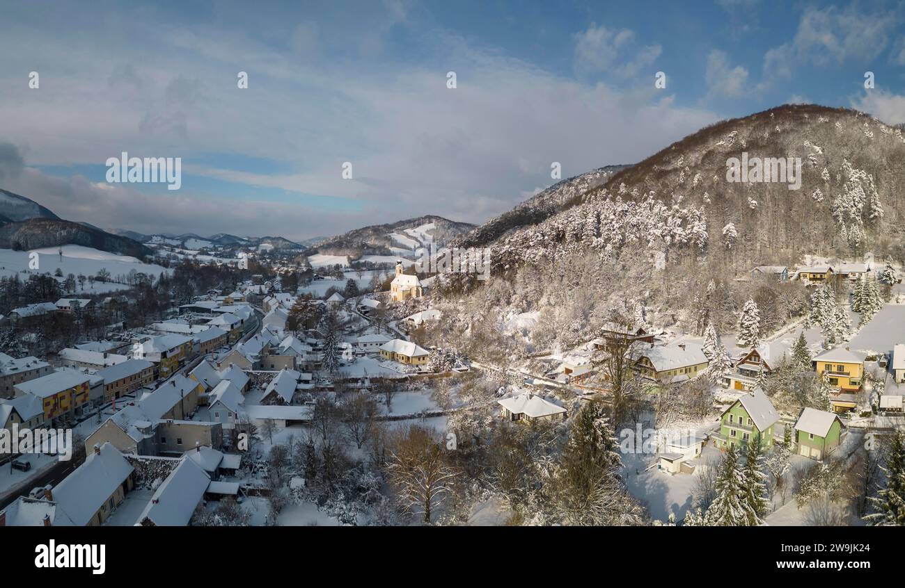 Vista aerea in inverno del villaggio, Altenmarkt, bassa Austria, Austria Foto Stock