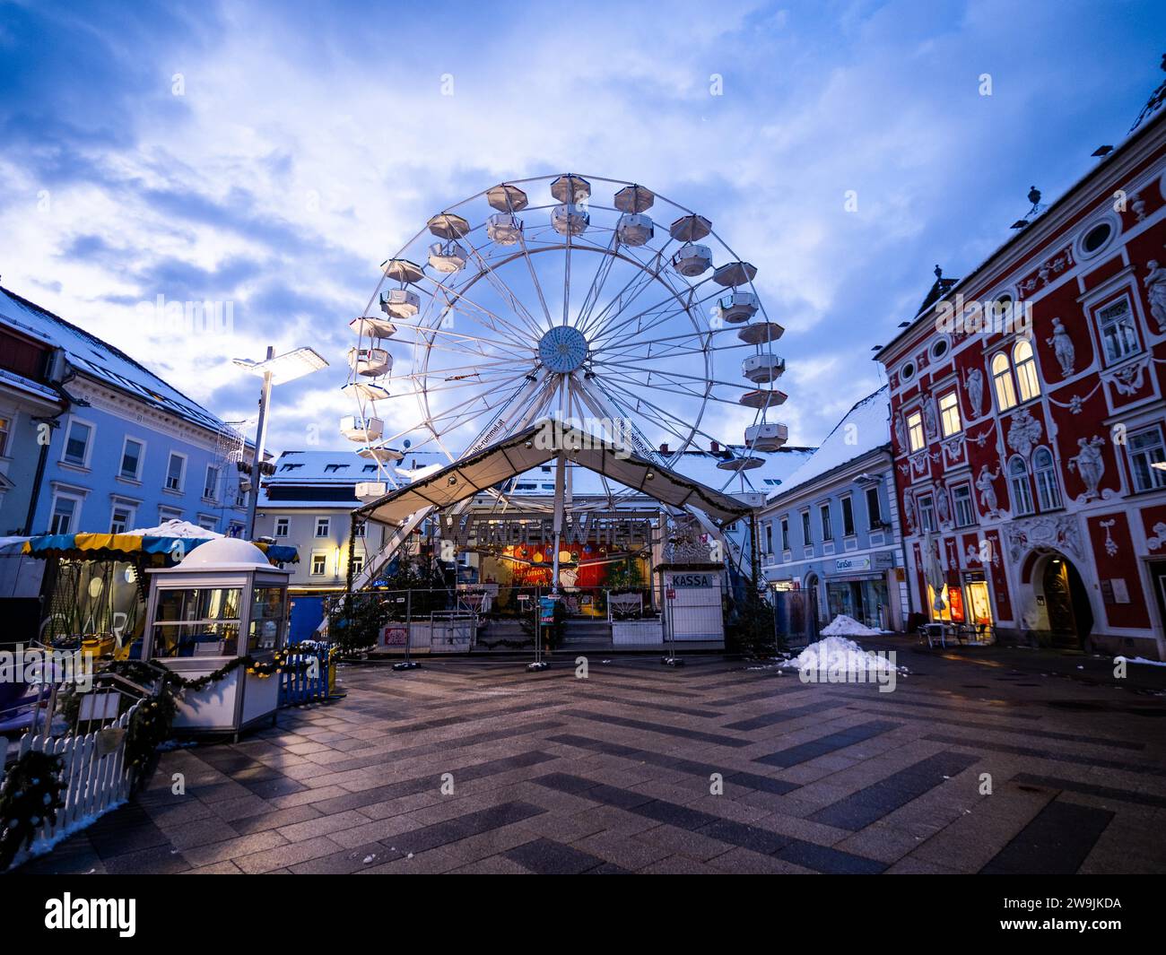 Ruota panoramica, piazza principale in inverno, Leoben, Stiria, Austria Foto Stock