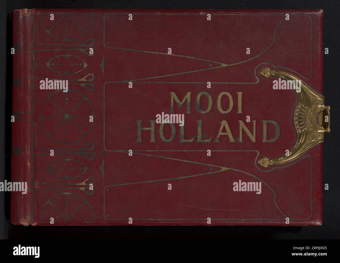 Hotelalbum Nederland, anonimo, in o dopo 1908 album di hotel con pubblicità e volti in luoghi e edifici olandesi, "pubblicazione in consultazione con l'Associazione nazionale per l'immigrazione nei Paesi Bassi". Netherlandspublisher: Pelle Nijmegen. cartone. carta. stampa in metallo / collotipo / chiesa in carta decorata (esterno). strada. quadrato, luogo, circo, ecc. Architettura civica; edifici; abitazioni l'Aia. Amsterdam. Alphen aan den Rijn. Amersfoort. Alkmaar. Arnhem. Breda. Groningen. Haarlem. Nijmegen Foto Stock