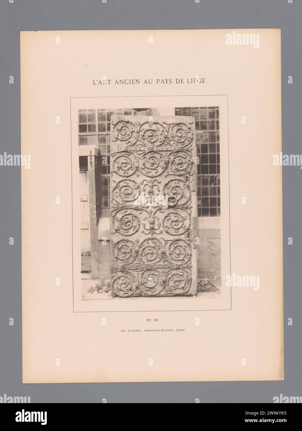 Porta decorata, anonima, c. 1879 - in o prima del 1884 stampa fotomeccanica questa stampa fa parte di una copertina con venti stampe, un frontespizio e un elenco di immagini. Liegi carta collotipo porta Liegi Foto Stock