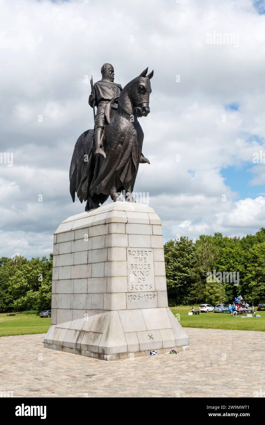 Statua di Robert il Bruce a cavallo nel sito della battaglia di Bannockburn alla periferia di Stirling, Scozia. Foto Stock