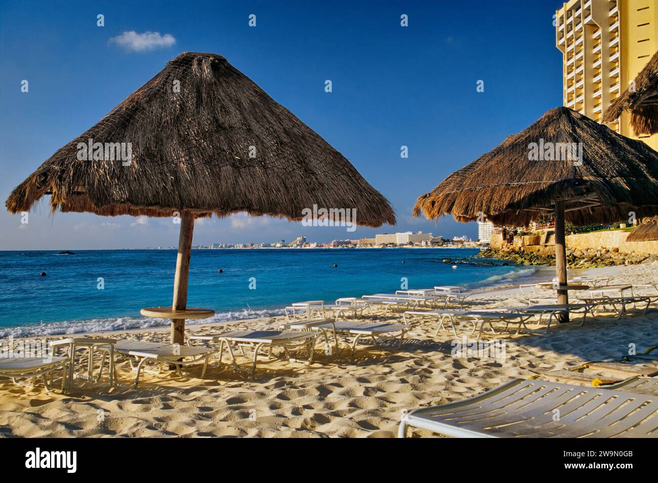 Spiaggia dell'Hotel Camino Real, Playa Gaviota Azul, zona Hotelera, Riviera Maya, Golfo del Messico, Cancun, Messico Foto Stock
