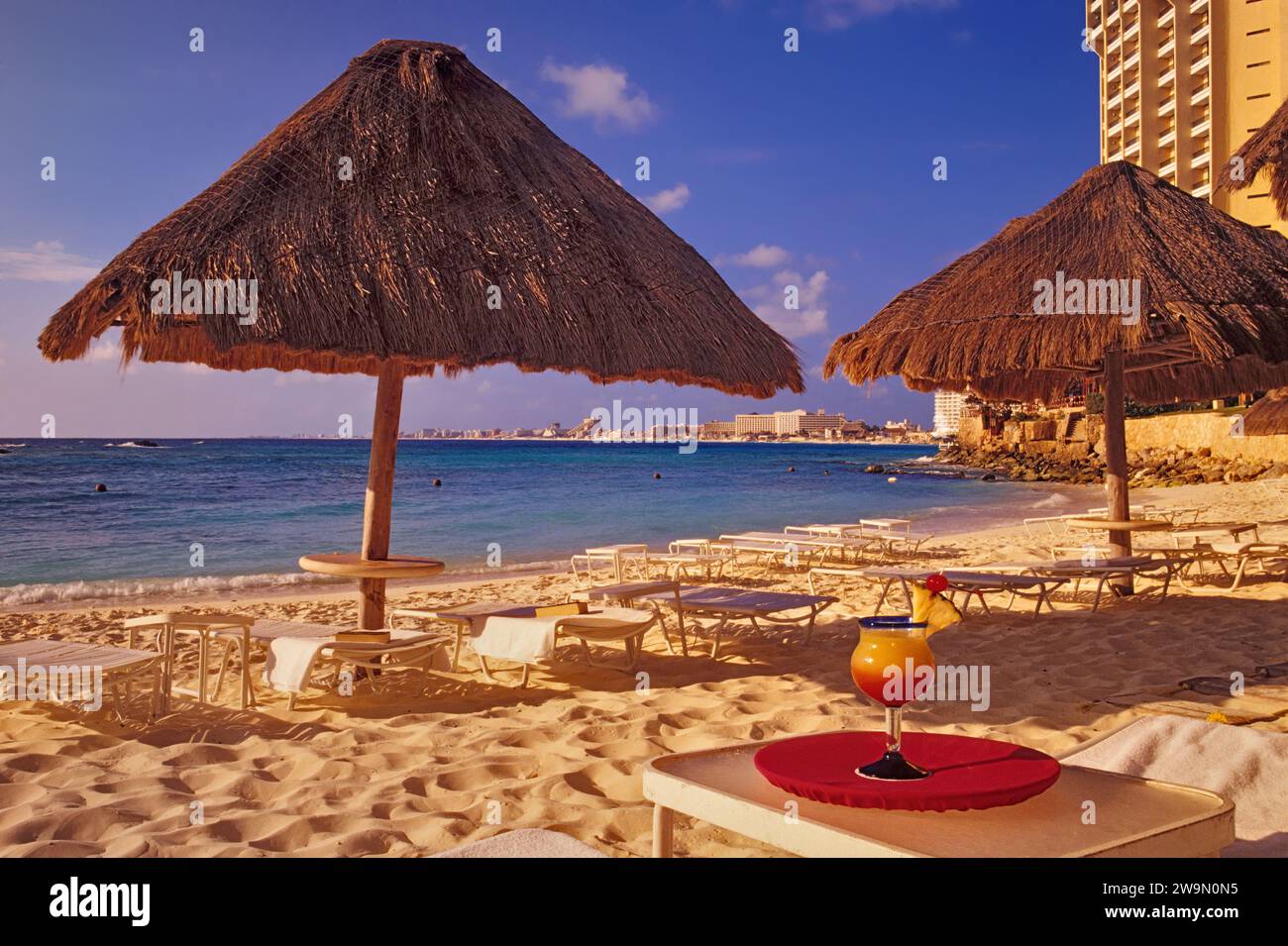 Spiaggia dell'Hotel Camino Real, Playa Gaviota Azul, zona Hotelera, Riviera Maya, Golfo del Messico, Cancun, Messico Foto Stock