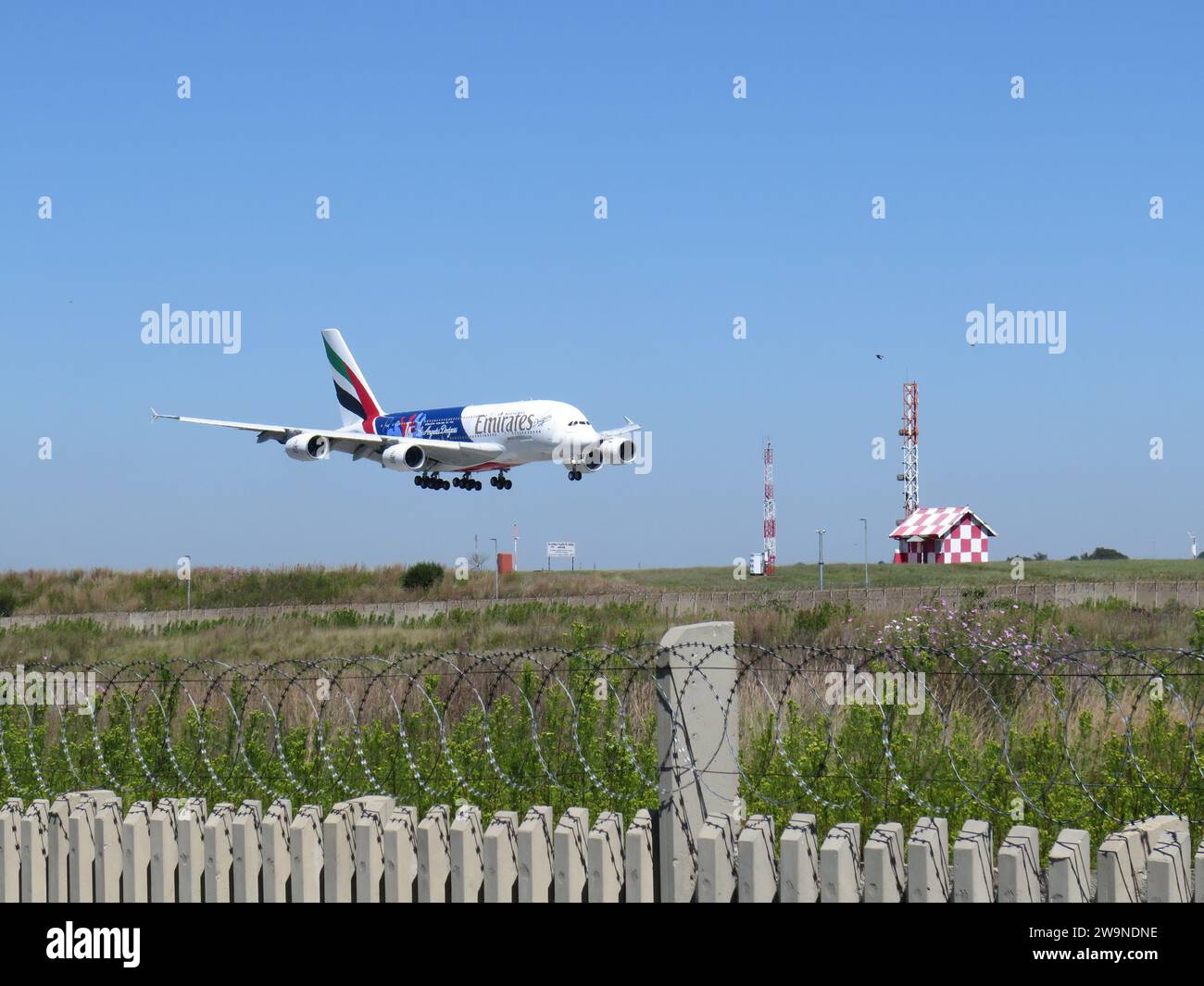 Aeroporto Emirates Airbus A380 Landing Foto Stock