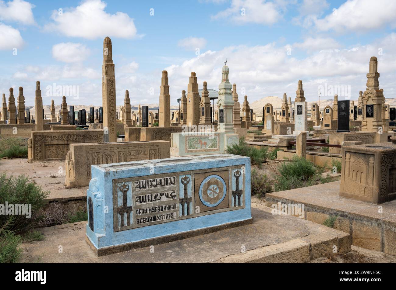 Sofi Hamid / Sofi Hamid Cemetery, Baku. Tombe nel cimitero islamico di Sofi Hemid, alla periferia di Baku, Azerbaigian. Foto Stock