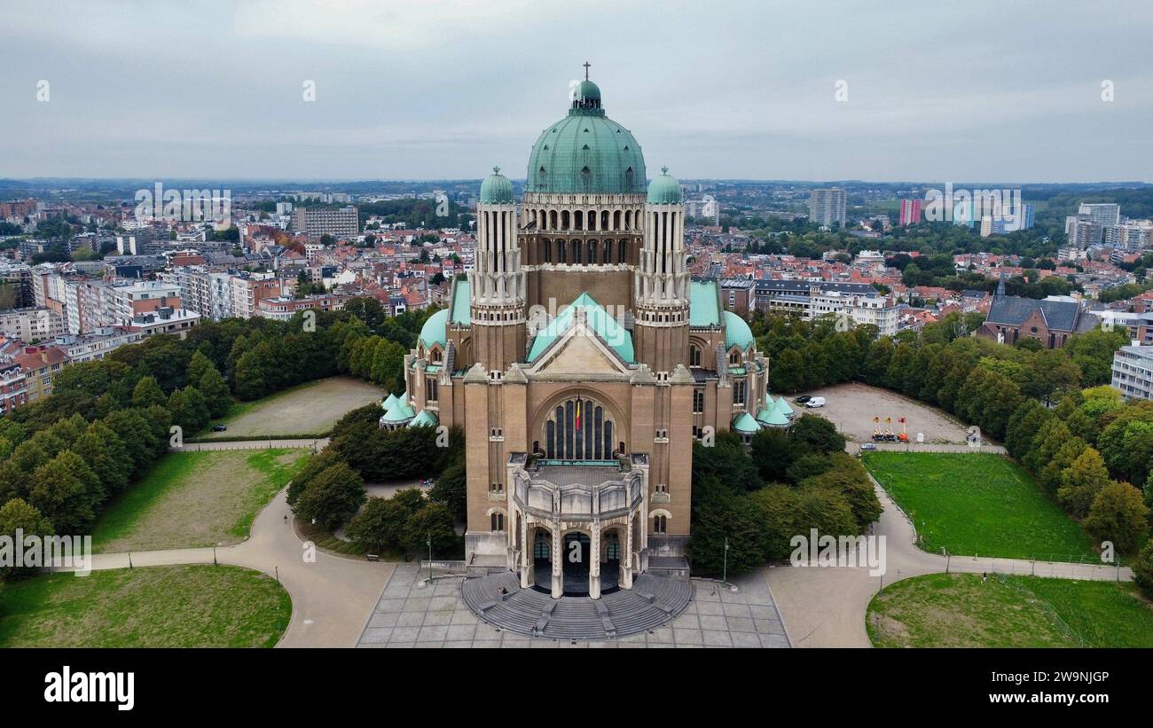 Foto del drone Basilica Nazionale del Sacro cuore, Nationale Basiliek van het Heilig Hart Koekelberg Bruxelles Belgio Europa Foto Stock