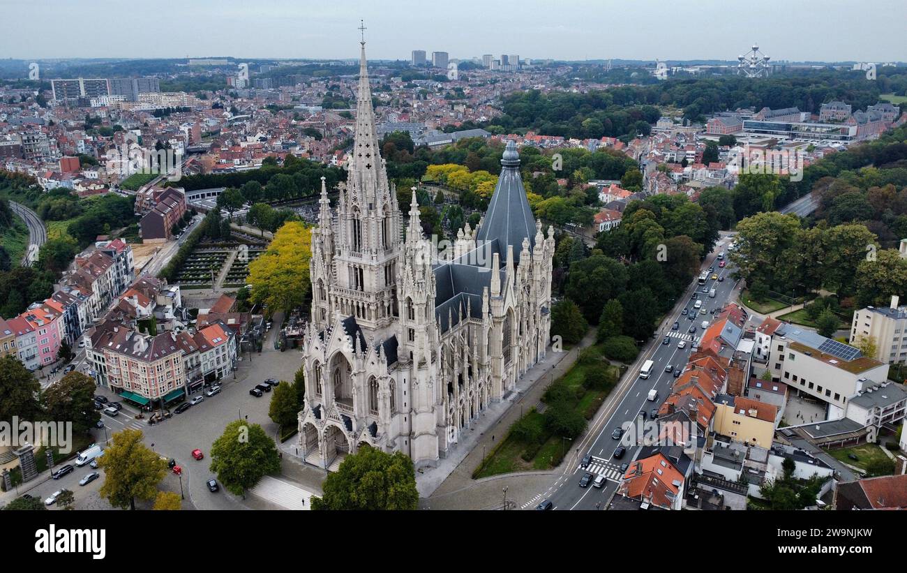 Drone foto Chiesa di nostra Signora di Laeken, Kerk Onze-lieve-Vrouw Van Laken Bruxelles Belgio Europa Foto Stock