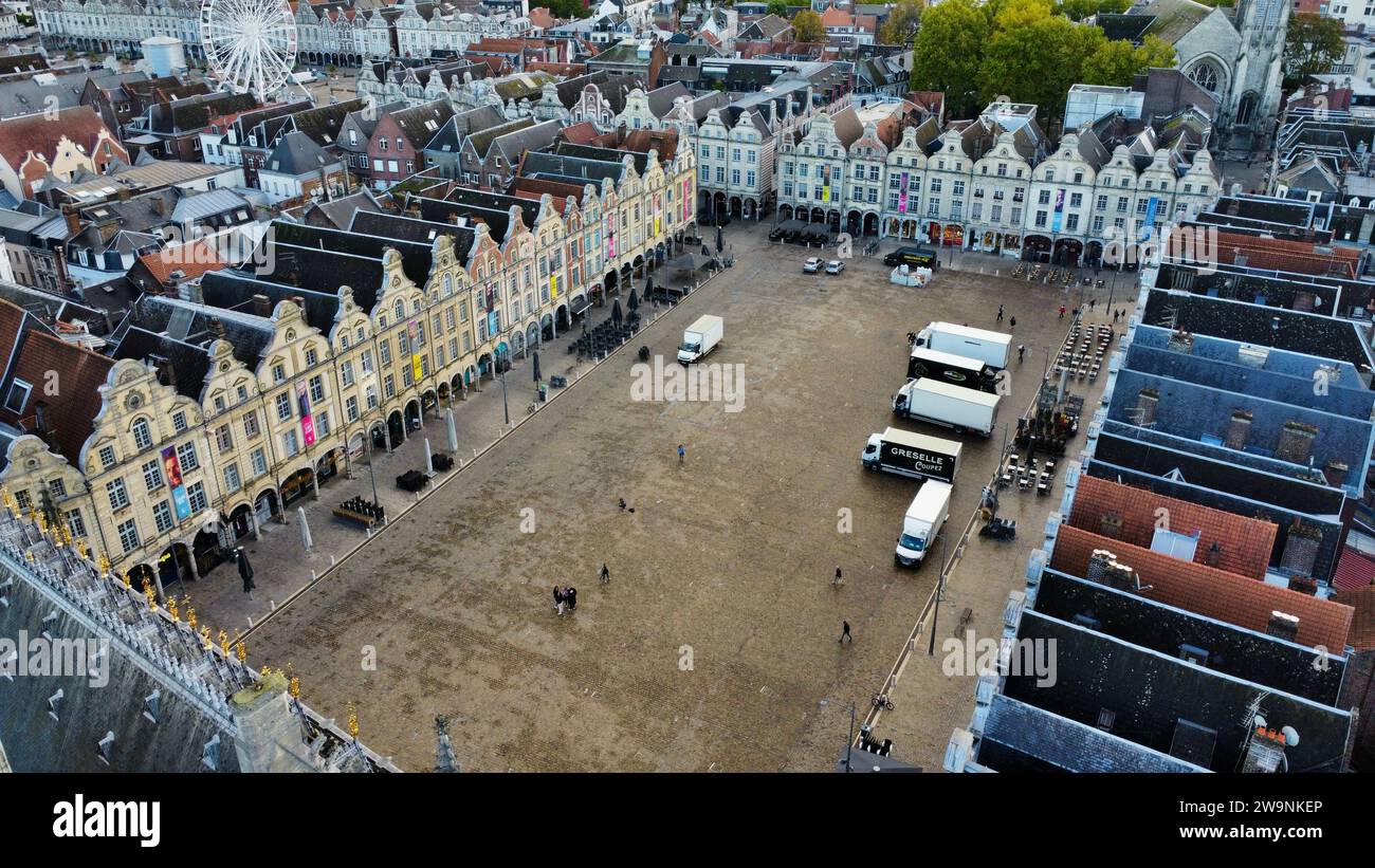 Drone foto Piazza degli Eroi, Place des Héros Arras Francia Europa Foto Stock