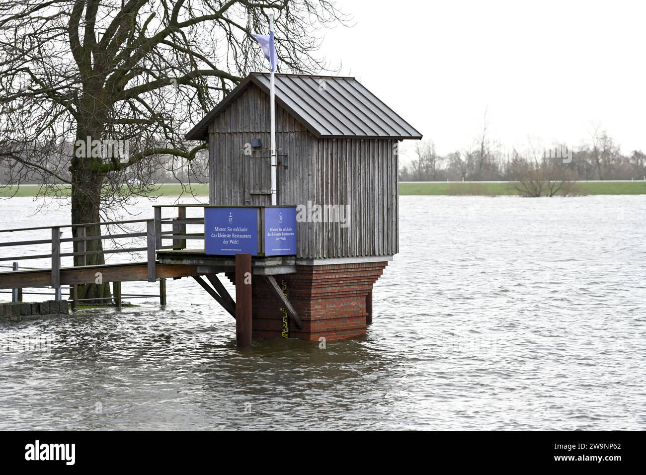 Pegelhäuser Vom Zollenspieker Fährhaus an Der Elbe ad Amburgo-Kirchwerder durante la tempesta attraverso Stormtief Zoltan, Amburgo, Germania, Europa Foto Stock