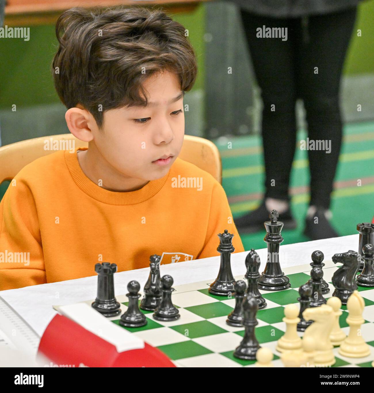 Hastings, Regno Unito. 29 dicembre 2023. SIM, Yunwoo durante il Caplin Hastings International Chess Congress a Horntye Park, Hastings, East Sussex, Regno Unito. Crediti: LFP/Alamy Live News Foto Stock