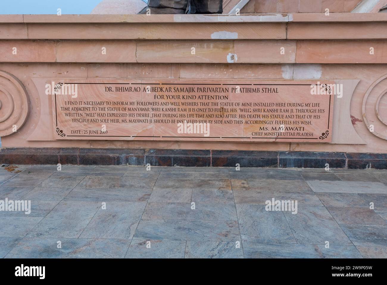 Targa commemorativa al Dr. Babasaheb Ambedkar Memorial Park, Vipul Khand 2, Vipul Khand 3, Vipin Khand, Gomti Nagar, Lucknow, Uttar Pradesh 226010, io Foto Stock