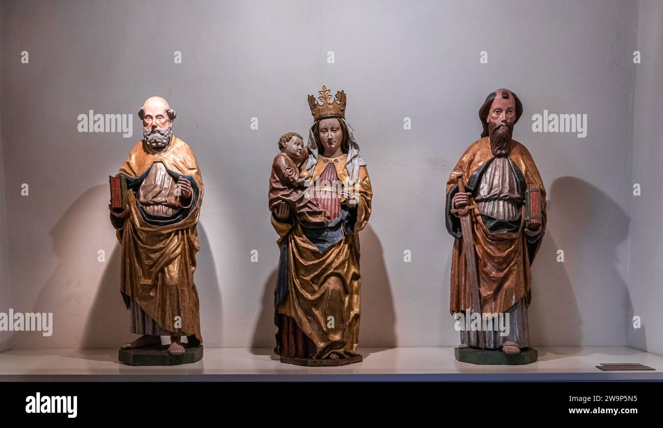 Hofburg, Museo Diocesano, Bressanone (Bressanone), Italia-12 giugno 2023: Legno policromo dorato, Maria con bambino, (ca. 1460) Leonhard da Bressanone. Foto Stock