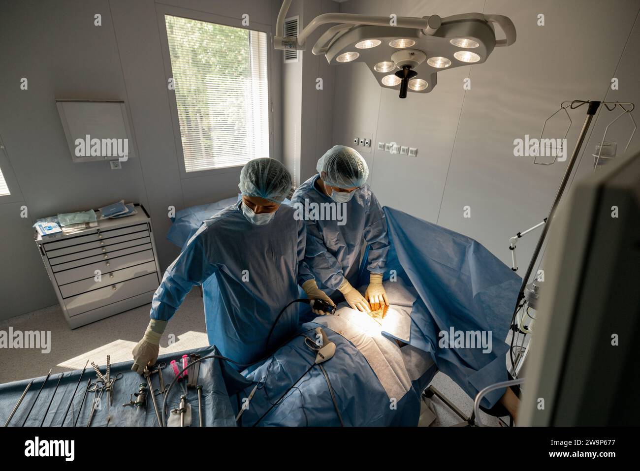 Trattamento chirurgico in corso Foto Stock